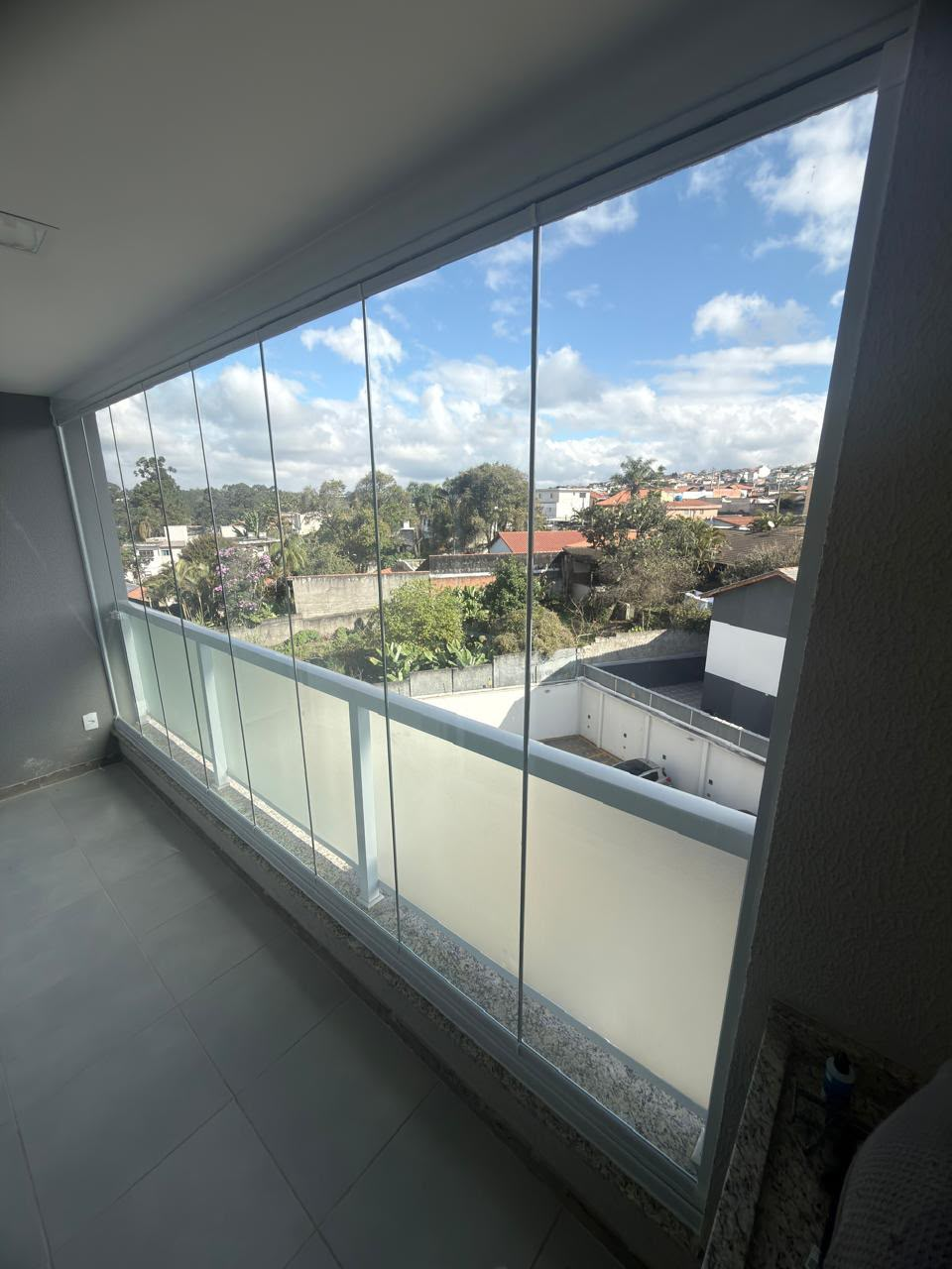 Envidraçamento de sacada — vidro reto